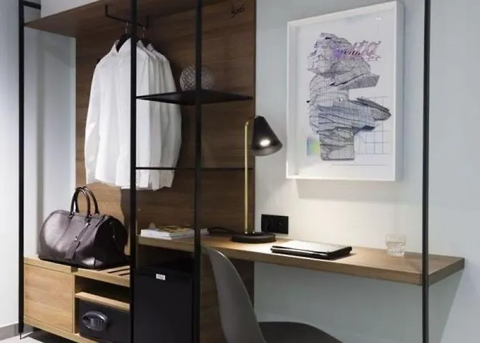 Populist Airport Free Transportation *